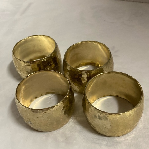 Set of 4 Shiny Metallic Brass Hammered Round Napkin Rings - Picture 1 of 7